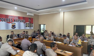 Wakapolres-Kupang-Pimpin-Rapat-Peningkatan-Pelayanan-Publik-Call-Center-110