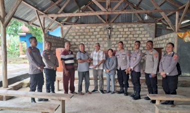 Komunitas-Oikumene-Polres-Kupang-Sambangi-Stasi-St.-Yohanes-Pemandi-Bakait--Serahkan-Bantuan-Pembangunan--Gereja