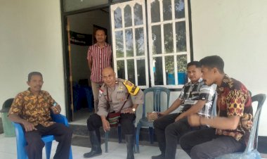 Cegah-Gangguan-Kamtibmas,-Bhabinkamtibmas-Polres-Kupang-Intensif-Sambang-dan-Dialog-dengan-Warga-Desa-Binaan