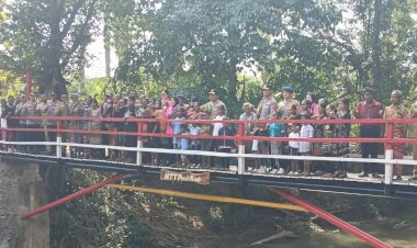 Kapolda-NTT-Resmikan-Jembatan-Merah-Putih,-Warga-Desa-Benu-Kini-Tak-Lagi-Terisolasi-Saat-Banjir
