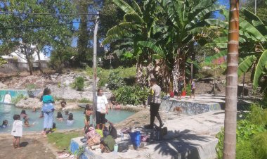 Bhabinkamtibmas-Imbau-Pengunjung-Wisata-Kolam-Air-Uiasa-Jauhi-Miras-dan-Judi-Demi-Menjaga-Kamtibmas