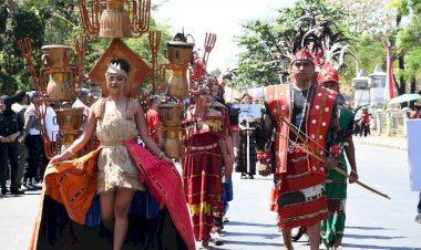 Kapolda-NTT-Hadiri-Pawai-Pembangunan-dan-Karnaval-Budaya-2026,-Momentum-Perkuat-Persatuan