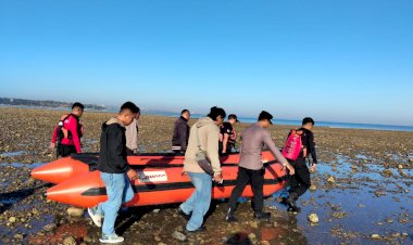 Nelayan-Temukan-Mayat-di-Laut,-Polri-dan-Basarnas-Bergerak-Evakuasi-hingga--Lakukan-Identifikasi