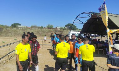 Bungtilu-Cup-II-Resmi-Bergulir,-Polres-Kupang-Pastikan-Turnamen-Sepak-Bola-di-Pulau-Semau-Aman