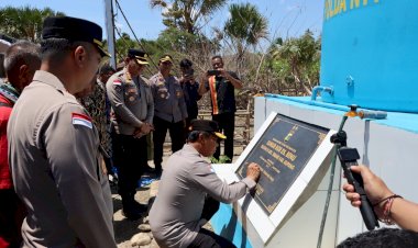 Puaskan-Dahaga-Warga-Benu,-Kapolda-NTT-Resmikan-Sumur-Bor-Bantuan-di-Desa-Benu