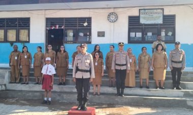 Polda-NTT-Tanamkan-Nilai-Disiplin-dan-Anti-Bullying-Sejak-Dini-Melalui-Upacara-Bendera-di-SDI-Oepoi-Kupang