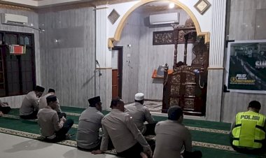 Subuh-Keliling-di-Masjid-Ashsolihin,-Kapolres-Kupang-Ajak-Masyarakat-Cegah-Perundungan