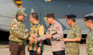 Kapolda-NTT-Irjen-Pol.-Reza-Arief-Dewanto-Sambut-Kedatangan-Menteri-Pertahanan-RI-di-Kupang
