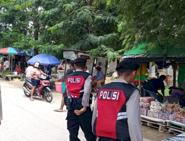 Patroli Samapta Pantau Pedagang Kaki Lima di Pasar Oesao, Himbau Waspada Berjualan di Pinggir Jalan