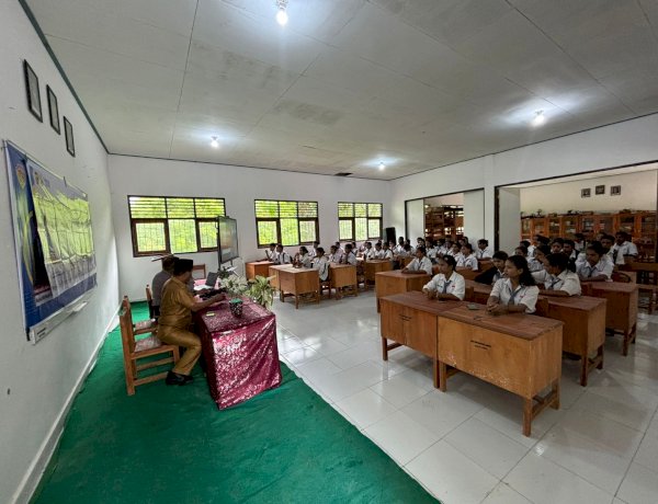 Sosialisasi Kedua, Bag SDM Polres Kupang Edukasi Siswa SMA Negeri 1 Nekamese tentang Penerimaan Polri 2026