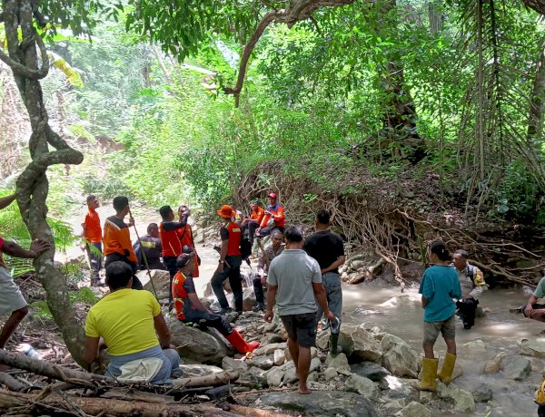 Polsek Amarasi Bersama Tim SAR Kota Kupang Lanjutkan Pencarian Hari Kedua Warga Desa Merbaun yang Hilang