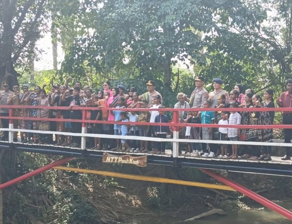 Kapolda NTT Resmikan Jembatan Merah Putih, Warga Desa Benu Kini Tak Lagi Terisolasi Saat Banjir