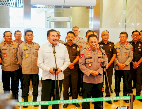 Kapolri Perkuat Soliditas TNI-Polri Lewat Silaturahmi dengan Panglima TNI di Mabes TNI