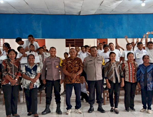 Dukung Pendidikan Karakter, Bhabinkamtibmas Isi Kegiatan MPLS di SMPN 2 Amarasi Barat Kabupaten Kupang