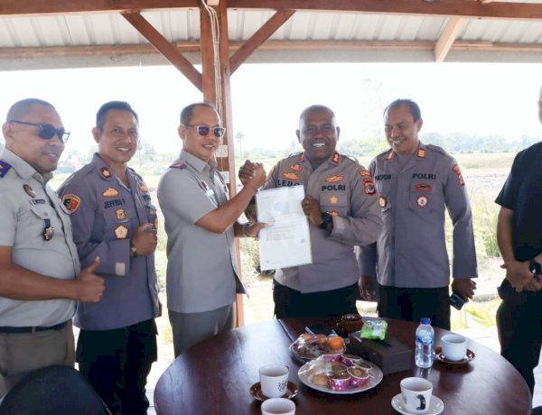 Kepala BPN Kabupaten Kupang Beri Kejutan kepada Kapolres, Serahkan Sertifikat Elektronik Tanah Polres Kupang