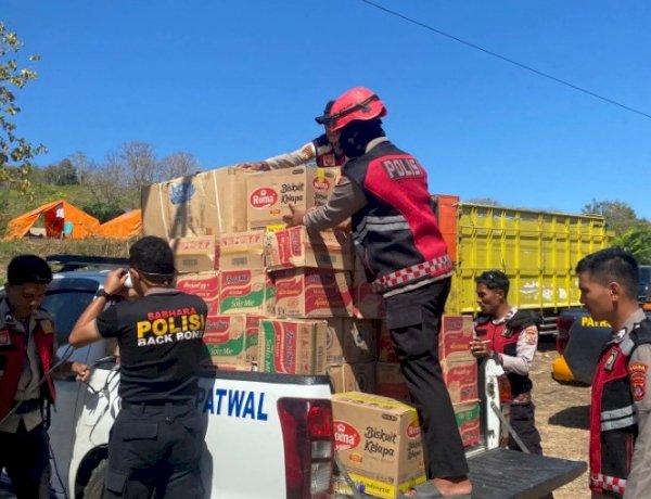 Polda NTT Salurkan Bantuan Warga Terdampak Bencana di Manggarai Timur