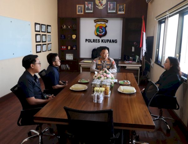 Bangun Sinergi dan Integritas, Ketua PN Oelamasi Silaturahmi ke Polres Kupang