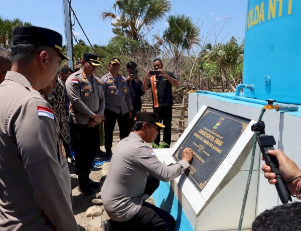 Puaskan Dahaga Warga Benu, Kapolda NTT Resmikan Sumur Bor Bantuan di Desa Benu