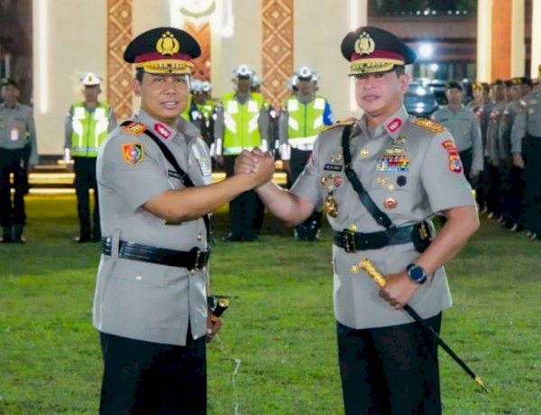 Penyerahan Pataka Catya Turangga Wira Sakti Tandai Pergantian Kapolda NTT dari Komjen Pol. Dr. Rudi Darmoko, S.I.K., M.Si. kepada Irjen Pol. Reza Arief Dewanto, S.I.K