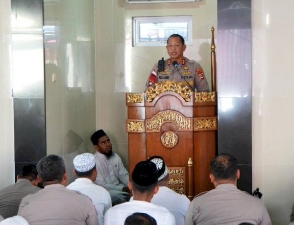 Jumat Keliling di Masjid Al-Muawwanah, Kapolda NTT Irjen Pol. Reza Arief Dewanto Ajak Personel Polri Perkuat Iman, Disiplin, dan Pelayanan kepada Masyarakat