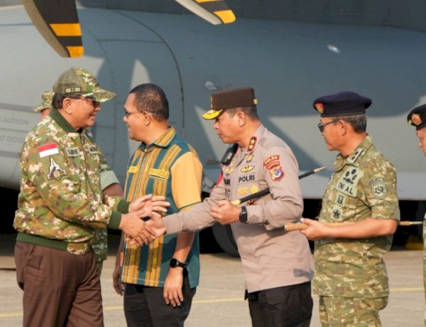 Kapolda NTT Irjen Pol. Reza Arief Dewanto Sambut Kedatangan Menteri Pertahanan RI di Kupang