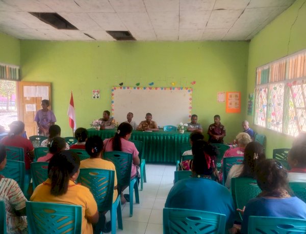Bhabinkamtibmas Hadir di Tengah Masyarakat, Ikuti Rapat Bersama Komite SDN Siumate