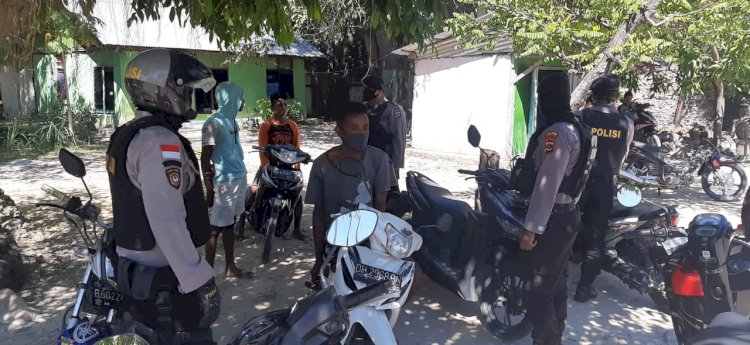 Jaga Situasi Kamtibmas Subnit I Dalmas Sat Sabhara Polres Kupang giatkan patroli  dialogis  dengan tetap menjaga jarak