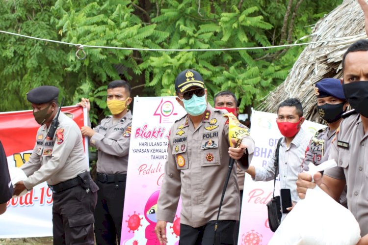 Kapolda NTT berikan paket sembako pada warga Dusun Kuanoah Desa Noelbaki Kupang Tengah