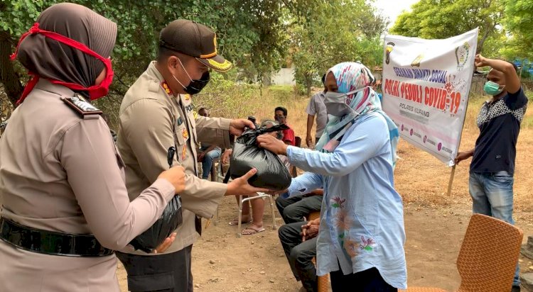 Ingin kurangi beban warga di tengah covid- 19, Kapolres Kupang Salurkan bantuan sembako kepada warga Tanah Merah