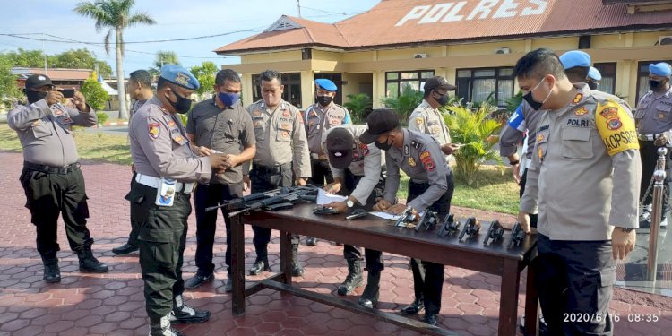 Kapolres Kupang, Pimpin Pemeriksaan Senpi Milik Dinas