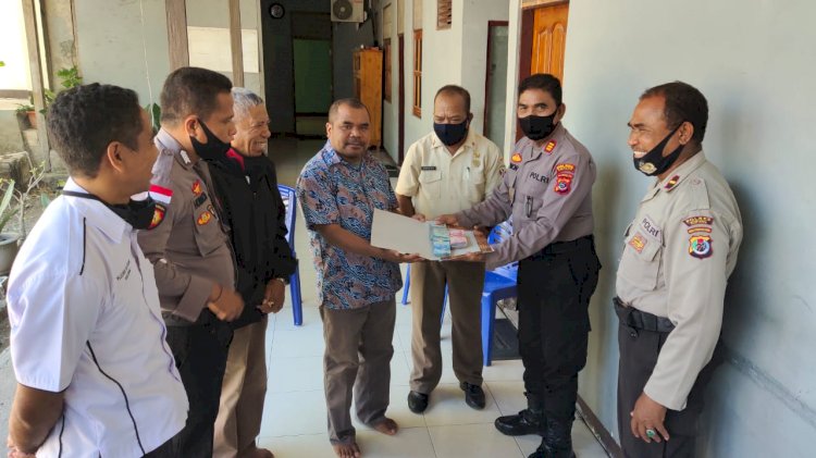 Kasat Binmas Polres Kupang Berikan Bantuan Pembangunan Gereja St. Martinus Naibonat