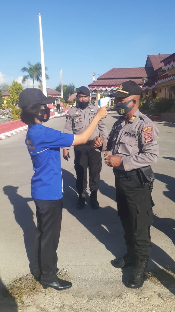 Cegah Penyebaran Covid-19 Urkes Polres Kupang Rutin Lakukan pengecekan suhu Tubuh