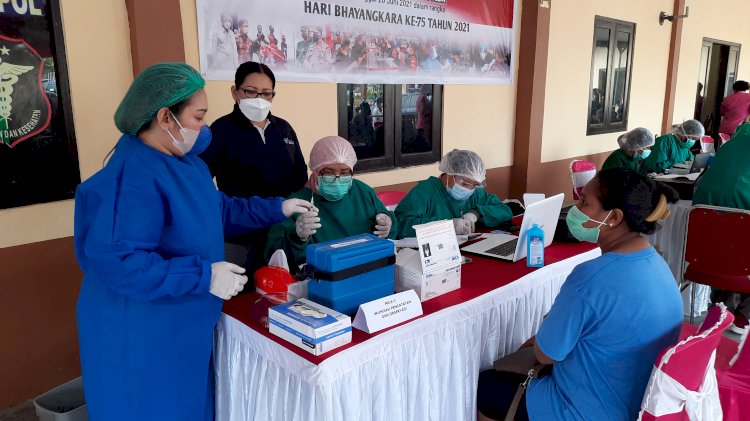 Sambut Hari Bhayangkara ke 75  Polres Kupang Gelar Vaksin Massal