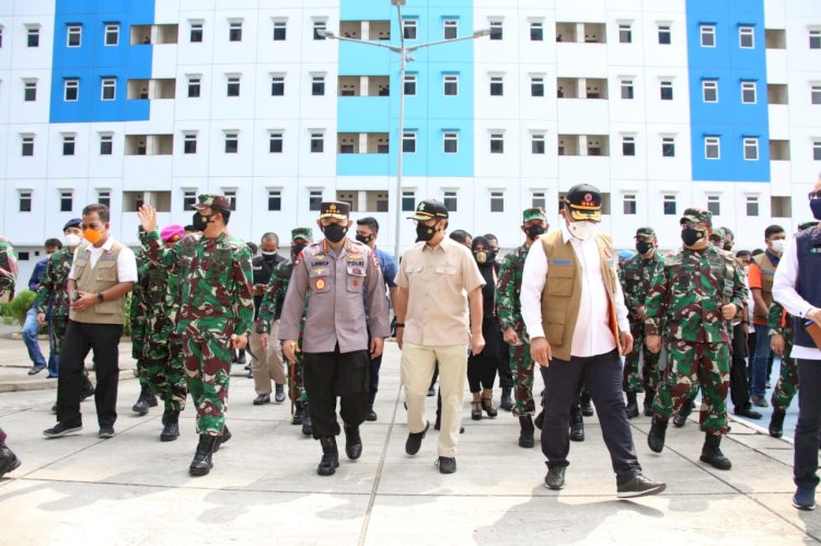 Kapolri, Panglima TNI dan Menkes Tinjau Rusun Nagrak dan PPKM di Semper Barat