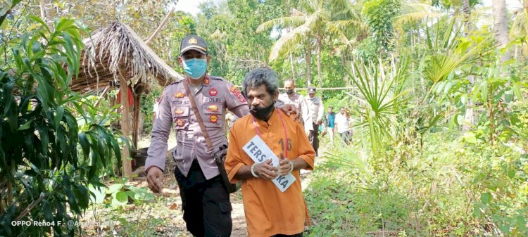 Perankan 36 Adegan Pelaku Pembunuhan Di Kawal Ketat Polisi