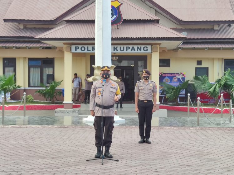 KAPOLRES KUPANG PIMPIN UPACARA KORP RAPORT KENAIKAN PANGKAT