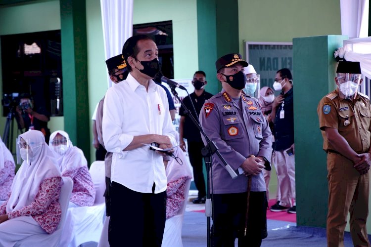 Presiden dan Kapolri Tinjau Vaksinasi Merdeka di Ponpes dan Tempat Ibadah Se-Indonesia