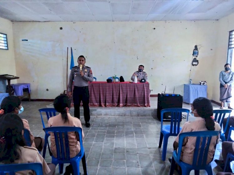 Sosialisasi Penerimaan Polri, Kapolsek Kupang Barat Datangi SMA Berikan Motivasi