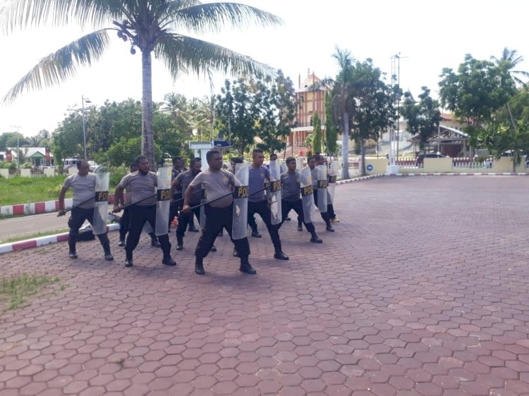 Polres Kupang Gelar Latihan Dalmas Dalam Rangka Pengamanan Pilkades Se Kabupaten Kupang