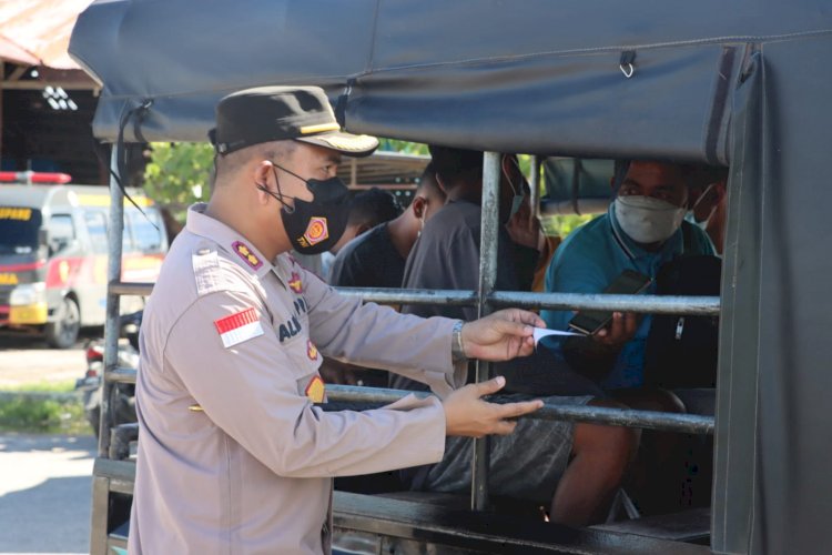 Kapolres Kupang Sidak Sopir dan Penumpang Demi Percepatan Vaksinasi Covid-19