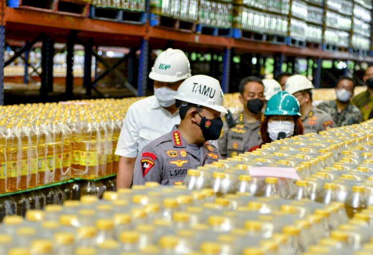 Kapolri Pastikan Awasi Alur Distribusi dan Harga Minyak Goreng  di Pasar