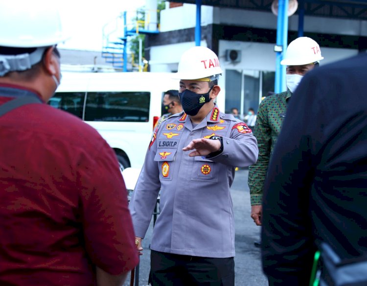 Tinjau Pabrik Minyak Goreng di Bali, Kapolri Pastikan Stok dan Harga Sesuai HET Dipasaran   