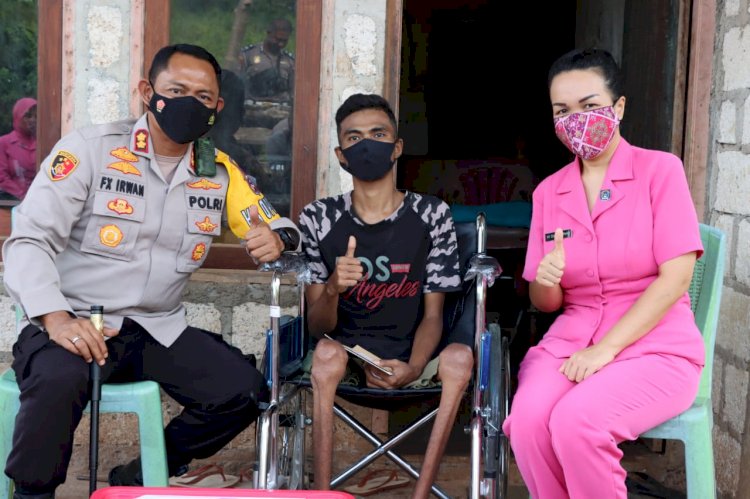 Ketua Bhayangkari Ny Dian FX Irwan Memberikan Bantuan Kepada Penyandang Disabilitas