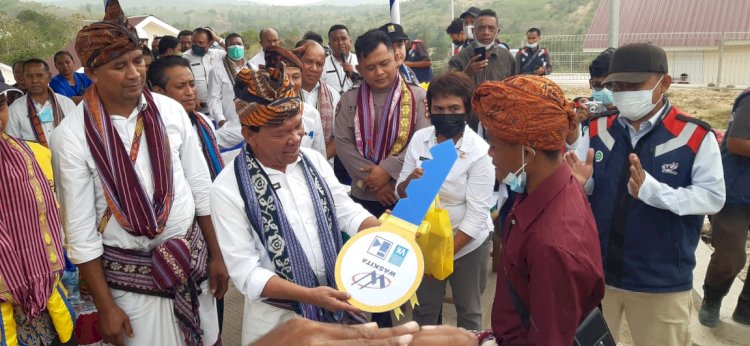 Wakapolres Kupang Hadiri Acara Serah Terima dan Pengundian Rumah  Hunian  Tetap Bagi Warga Korban Badai Siklon Seroja