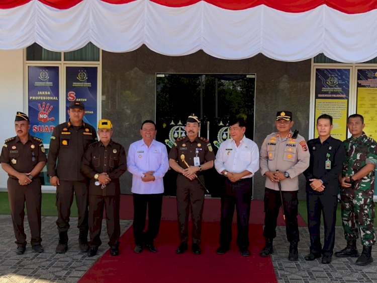 Kapolres  Kupang Hadiri Peletakan Batu Pertama Pembangunan Pagar Kantor Kejari Oelamasi