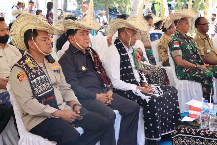 Kapolres Kupang Dampingi Gubernur NTT, Resmikan Rumah Pastori Jemaat  Zaitun  Tuapukan