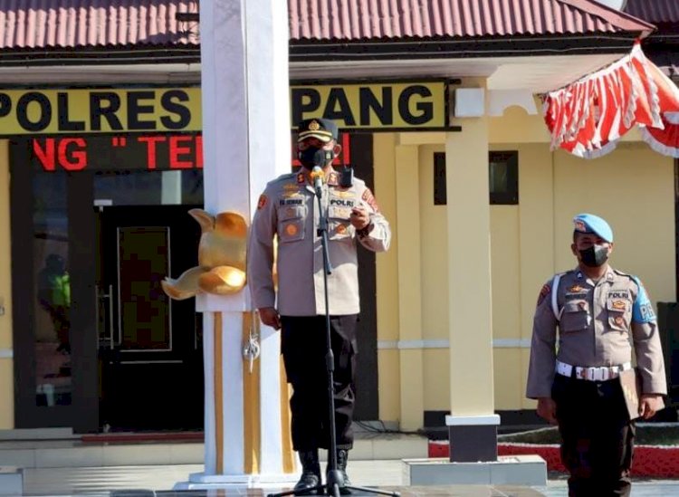 Pimpin Apel Pagi Jam Pimpinan, Kapolres Kupang Ajak Anggota Raih Kepercayaan Publik