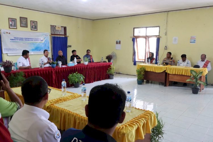 Hadiri Kunjungan Kerja Menteri Kelautan dan Perikanan di Desa Oeteta, Kapolres Kupang Jamin Kamtibmas