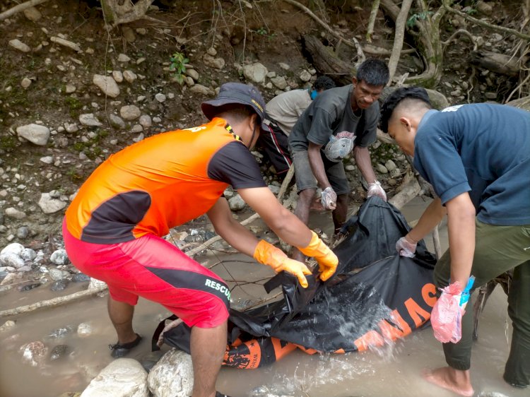 Kapolsek Takari Pimpin Anggota Dampingi Basarnas Kupang Cari Korban Yang Terseret Banjir Sungai Kleon