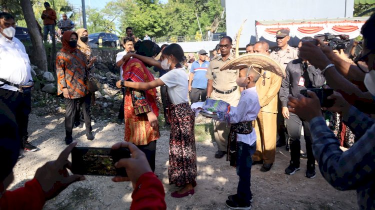 Personil Polres Kupang Gelar Pengamanan Kunjungan Kerja Menteri Sosial RI di Kabupaten Kupang